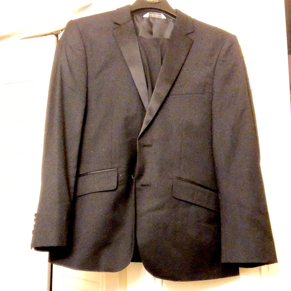 Mens Lineage Black Tuxedo Jacket (38S) and Pant (32S) Set